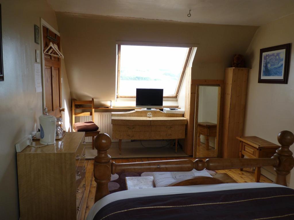 Quirky Lochside Home Inveraray Room photo